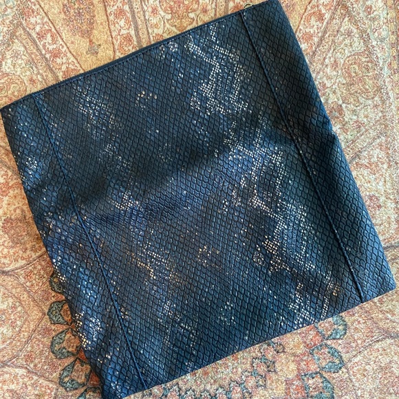 Fold-over Faux Snakeskin Clutch - Picture 4 of 6